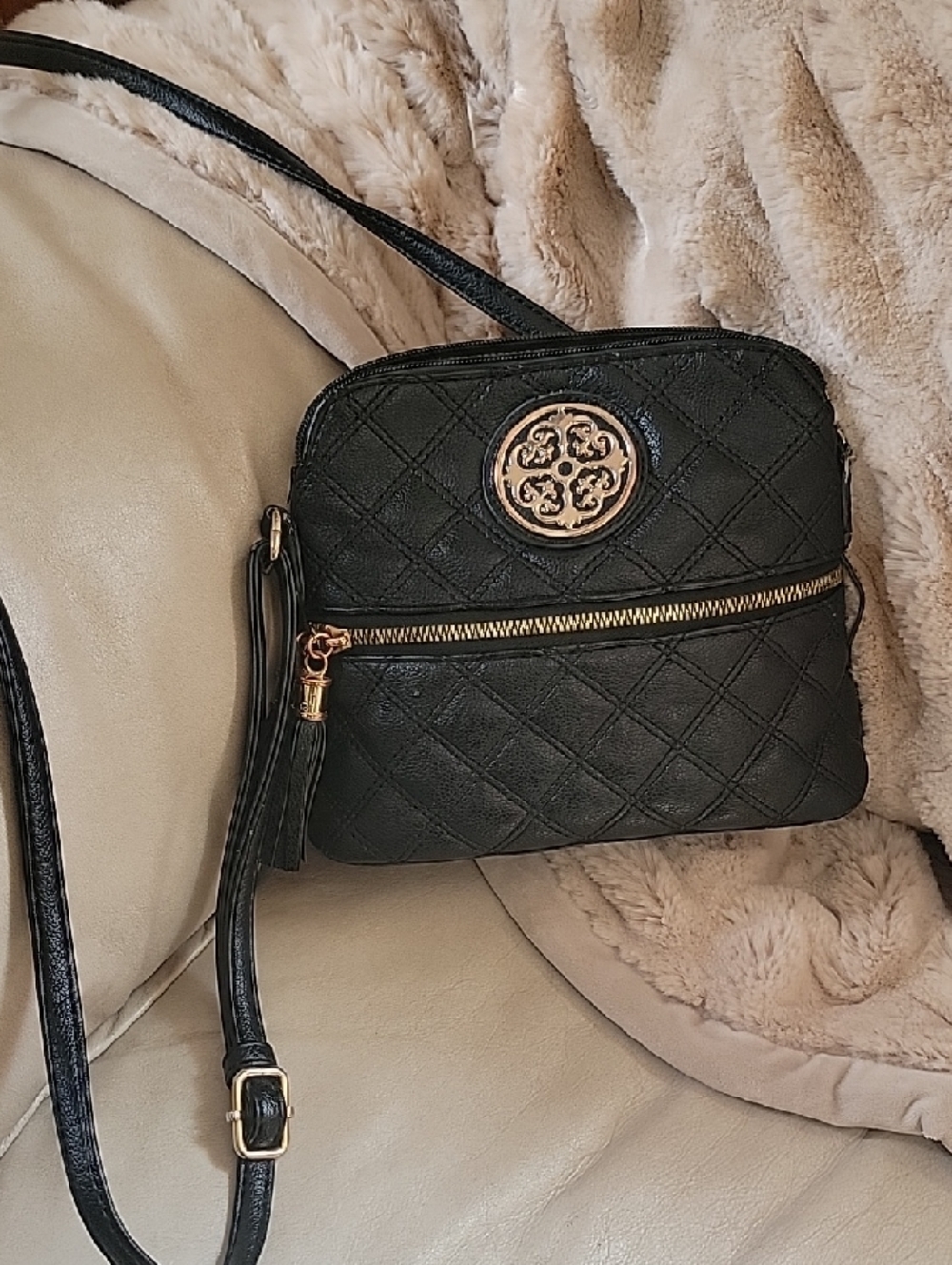 Daisy Fuentes Black Diamond Quilted Crossbody